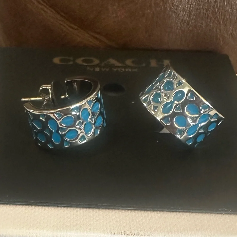 NWT - COACH Signature blue/silver Huggie Earrings - Picture 3 of 5